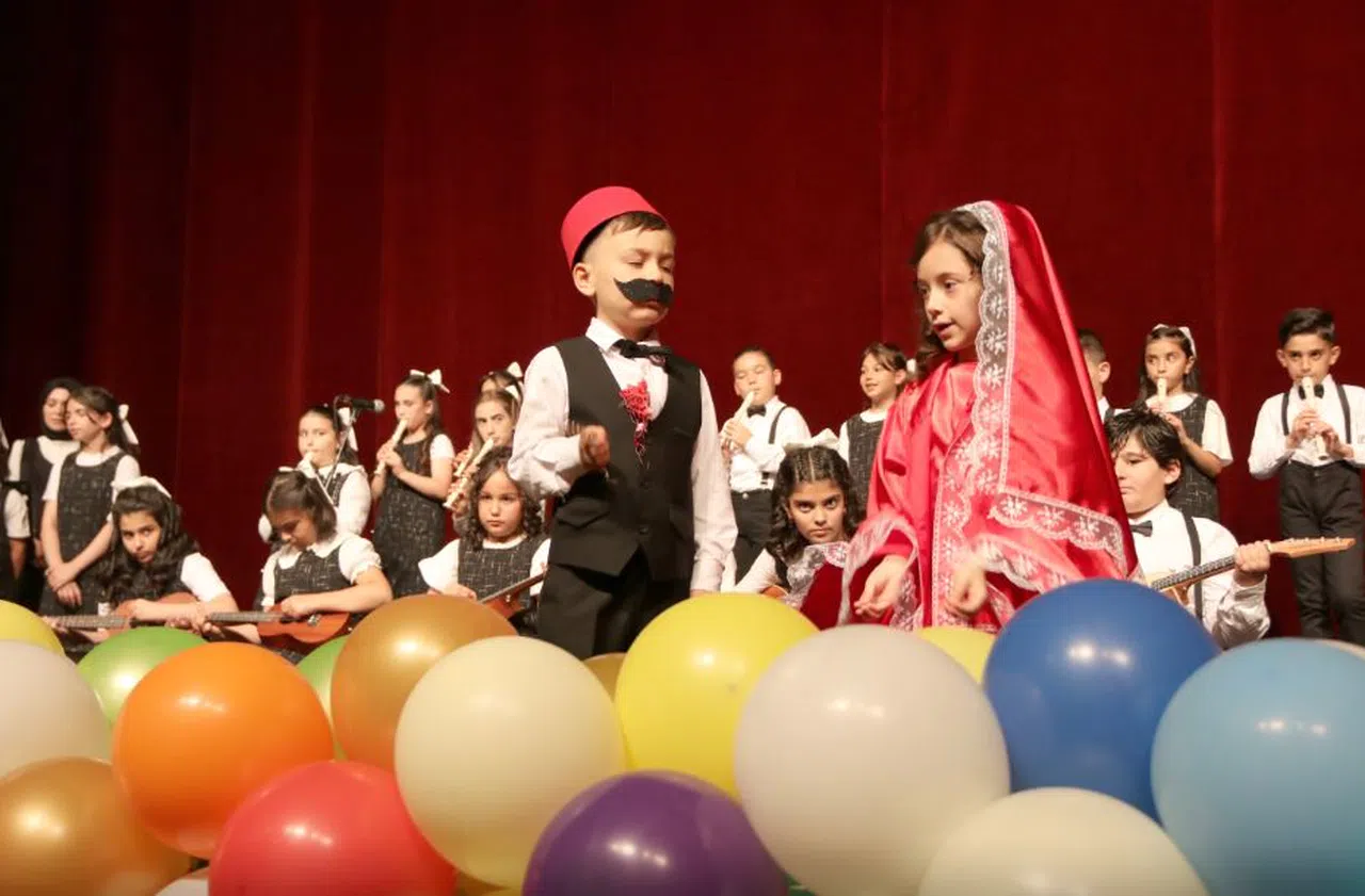 Minicik Elleriyle Dev Orkestralara Taş Çıkardılar!