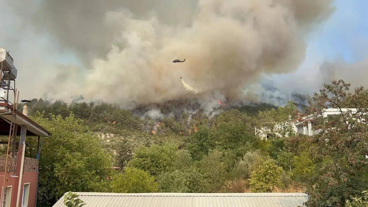 Sivaslı ekip Hatay yangınına müdahale ediyor