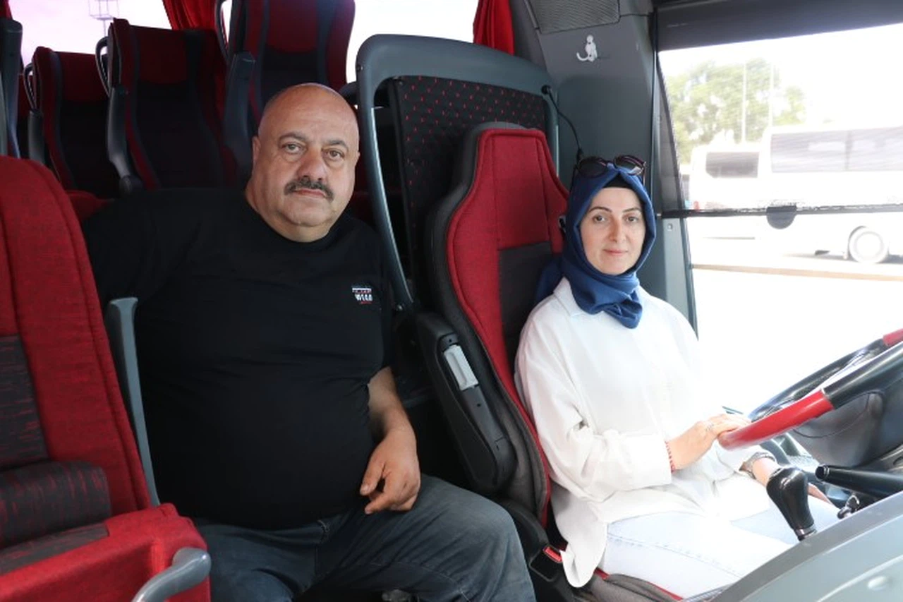 Aynı Otobüste Direksiyon Sallayan Bir Aşk Hikayesi