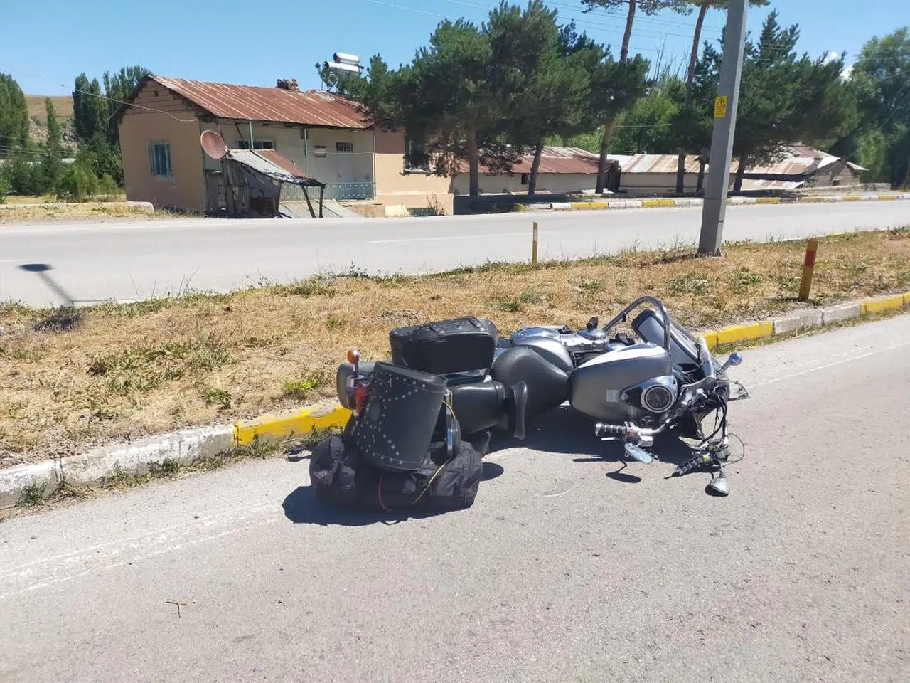 Sivas'ta motosiklet hayat kopardı