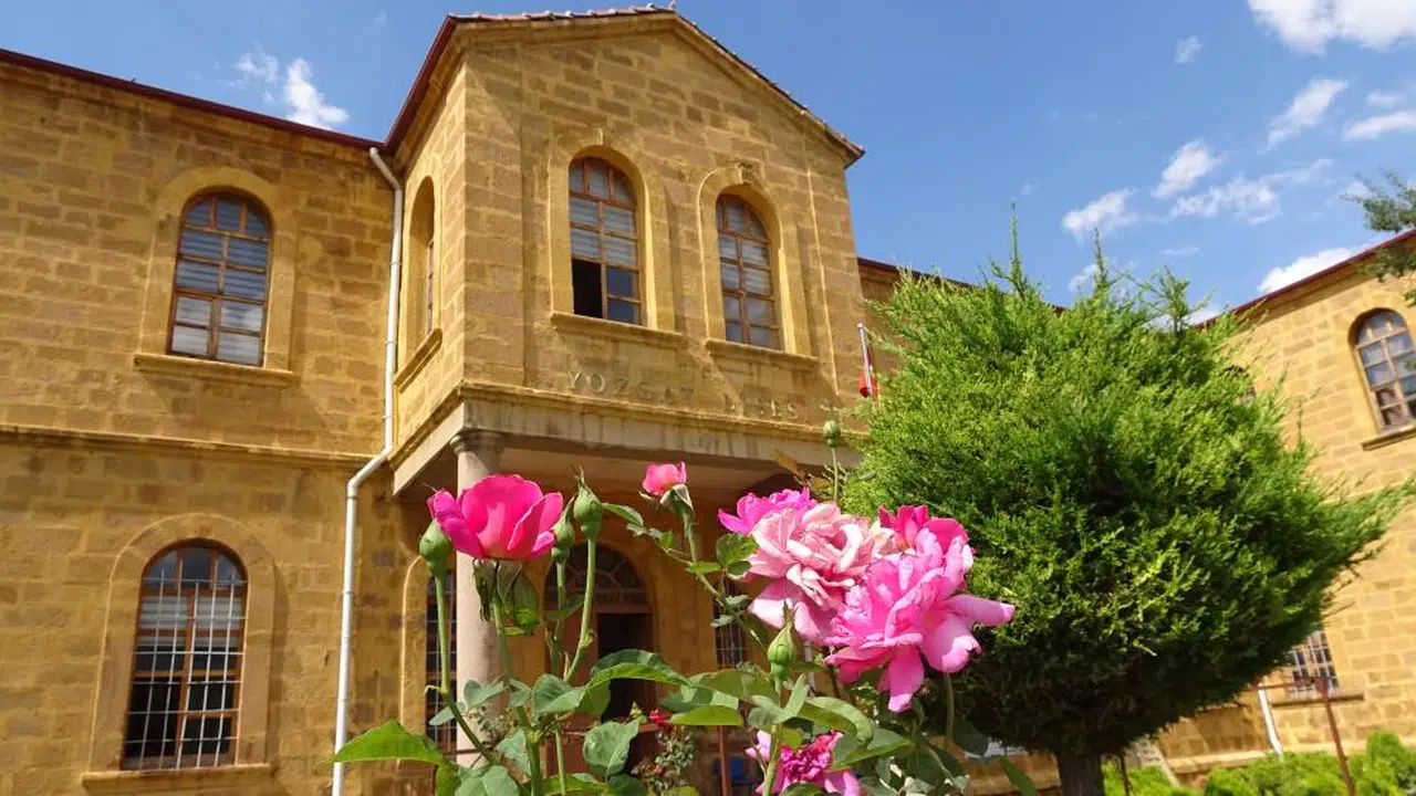 Mektebi Sultaniler gelecek nesillere emanet