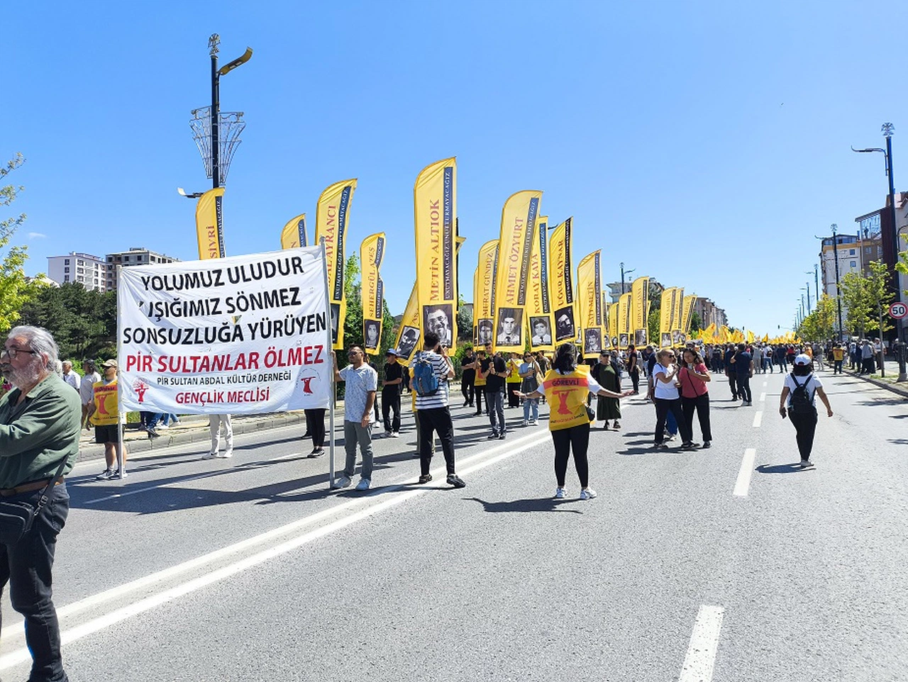 Sivas olayları için vatandaşların yürüyüşü başladı