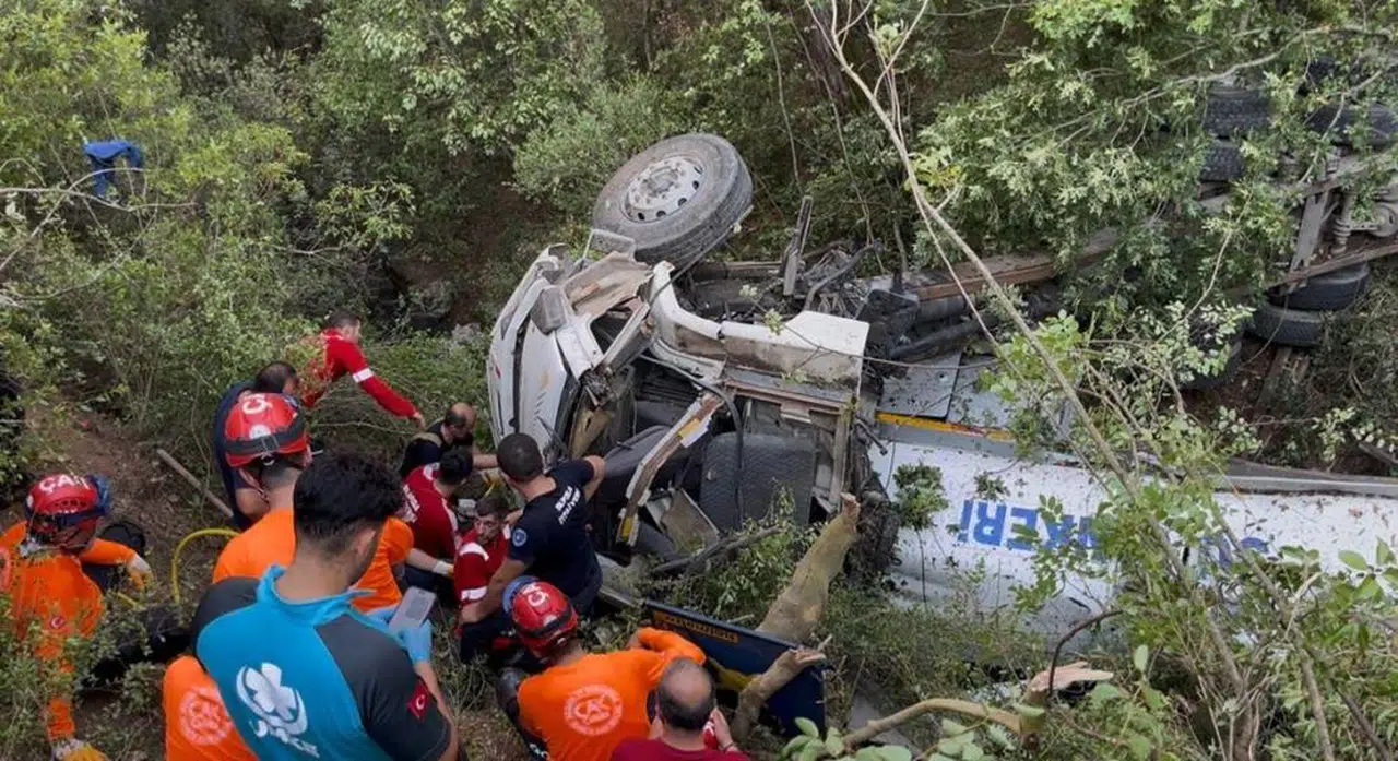 Yangına Müdahale Ederken Feci Kaza 3 Ölü