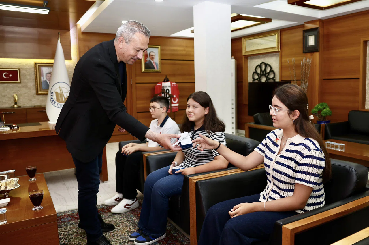 LGS’de Tam Puan Aldılar Başkan’dan Ödül Geldi