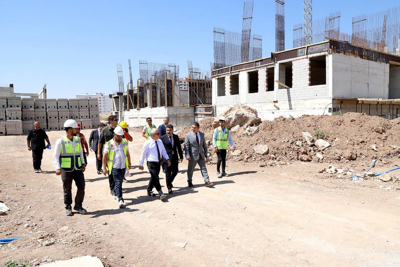 Sivas Kılavuz'da lise inşaatı yükseliyor