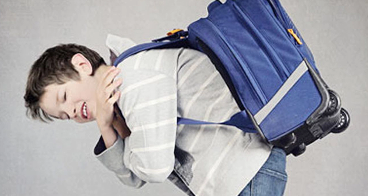 Çocuklarda Okul Çantası Tehlikesi Göz Ardı Edilmemeli