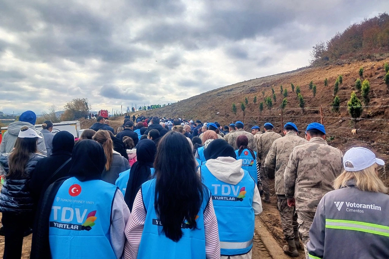 1 İyilik 1 Fidan Projesiyle 800 bin fidan toprakla buluştu