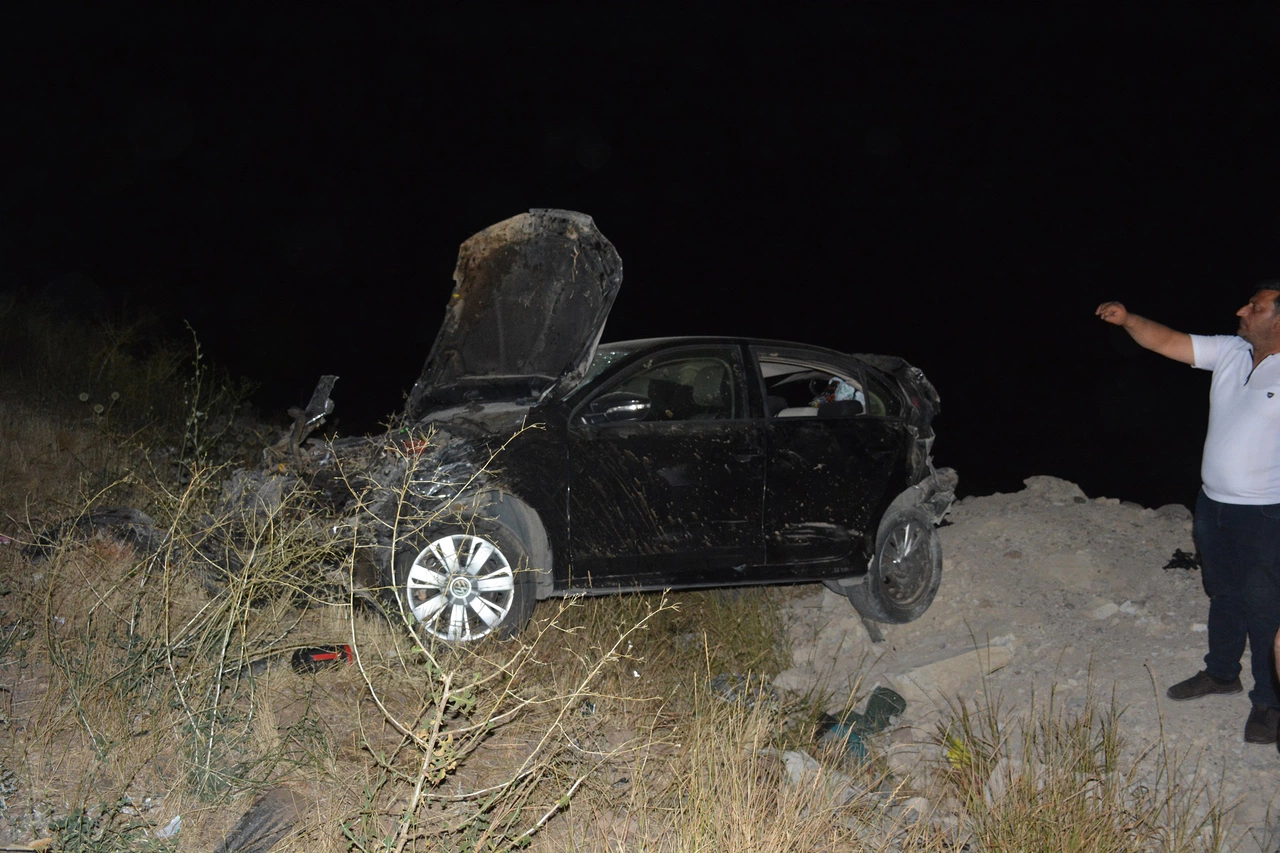 Sivas'ta Feci Kaza! Araç Devrildi! 5 Yaralı!