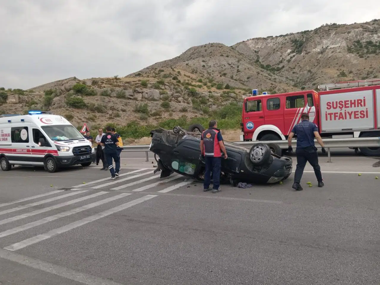 Sivas’ta seyir halindeki araç bir anda kontrolden çıktı