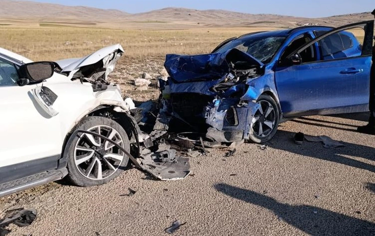 Sivas'ta araçlar birbirine girdi: 1 ölü!