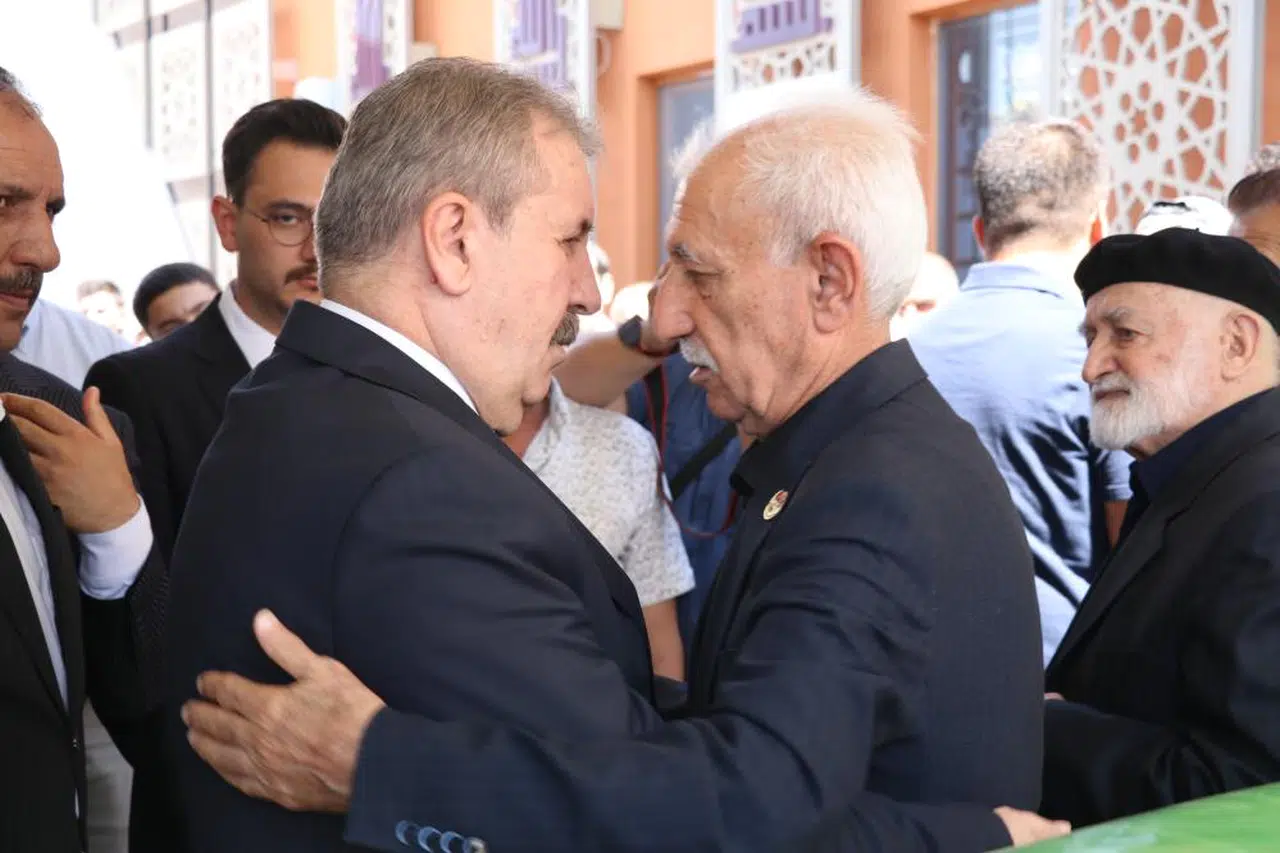 BBP Sivas İl Başkanının Eşi Gözyaşlarıyla Defnedildi