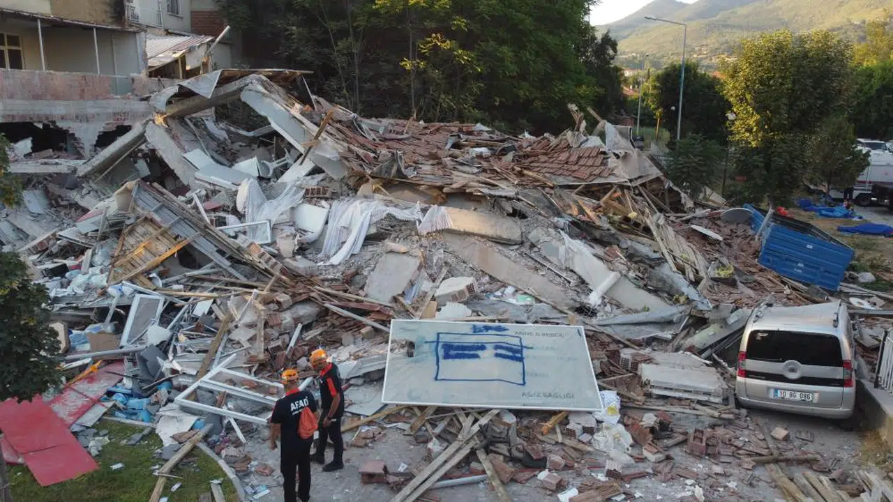 6.1'lik Depremde Hayatını Kaybeden Vatandaşın Kimliği Belirlendi!