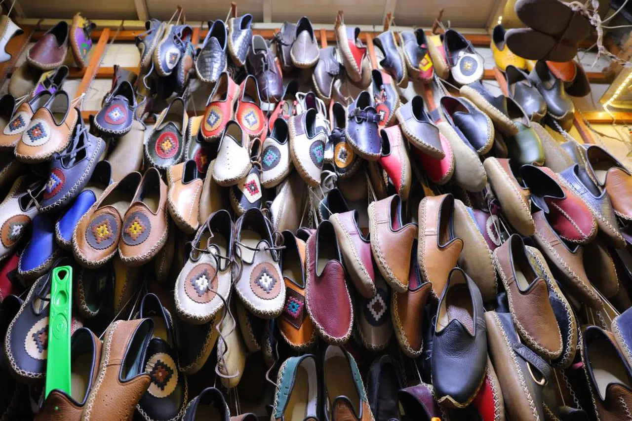 Harry Potter ve Yüzüklerin Efendisi'nin O Meşhur Çarıkları Bu Çarşıda Yapılıyor!