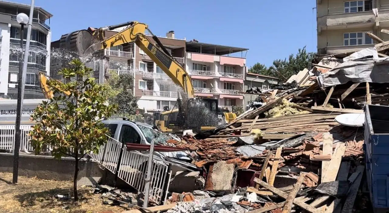 Yıkılan O Binanın Sorumluları Gözaltında!