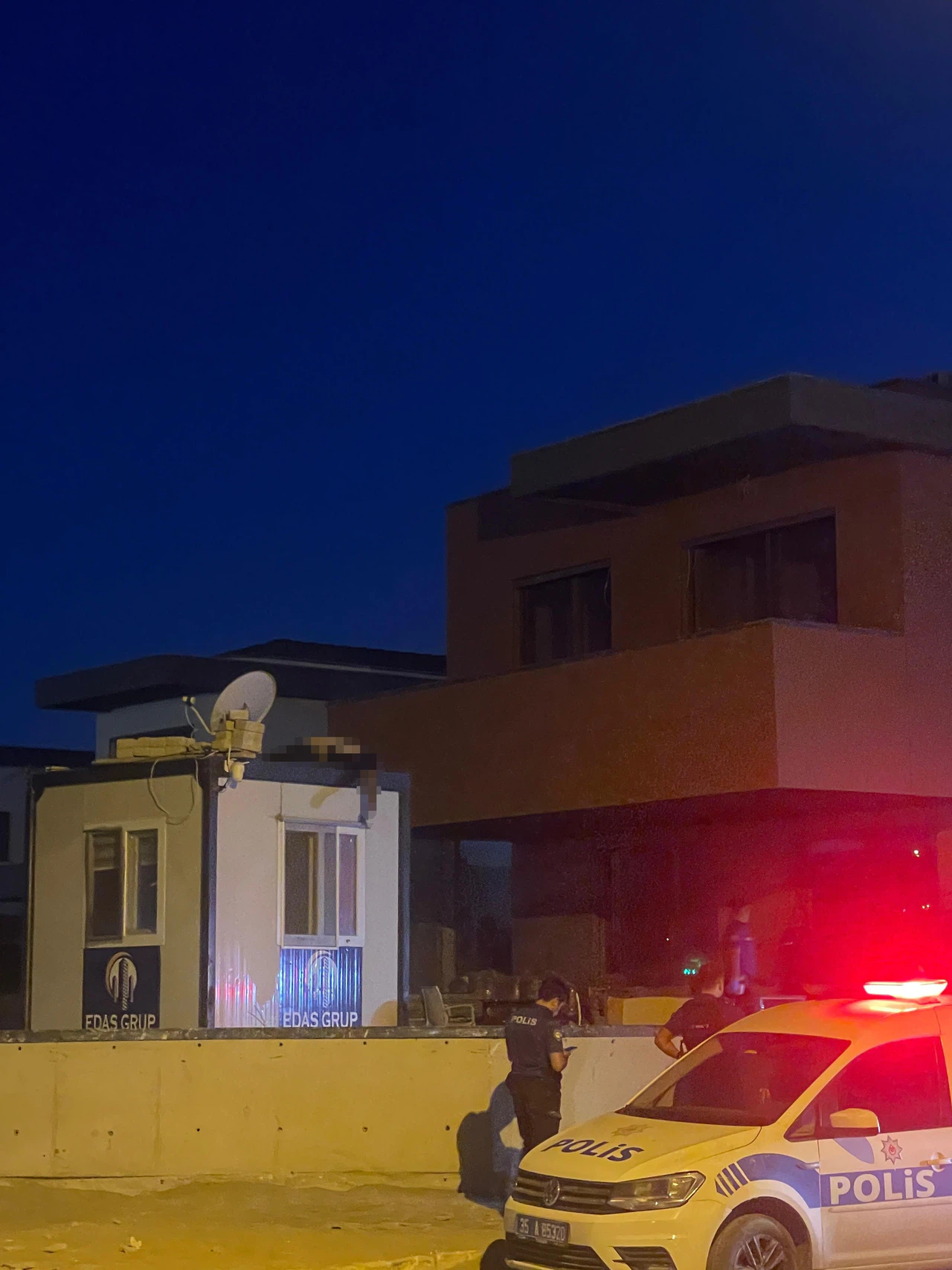 İnşaatta Korku Dolu Anlar: Konteynerin Üzerinde Bir Kişi Ölü Bulundu