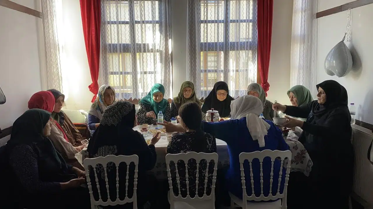 Bu konak kadınların kıraathanesi...