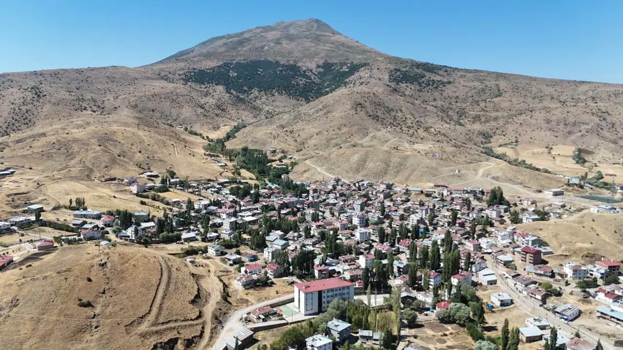 Sivas'ın o köyü 12 yıl sonra tekrar belde oldu!..