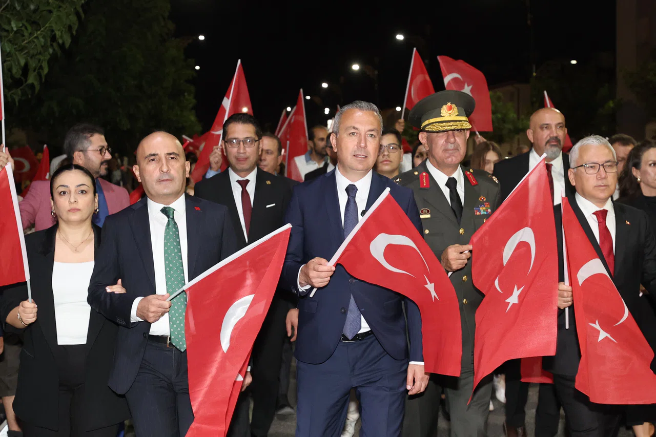 Sivas’ta kortej yürüyüşünde coşku zirveye çıktı