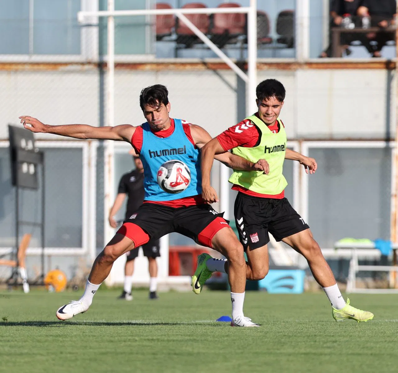 Sivasspor ara vermeden hazırlanıyor