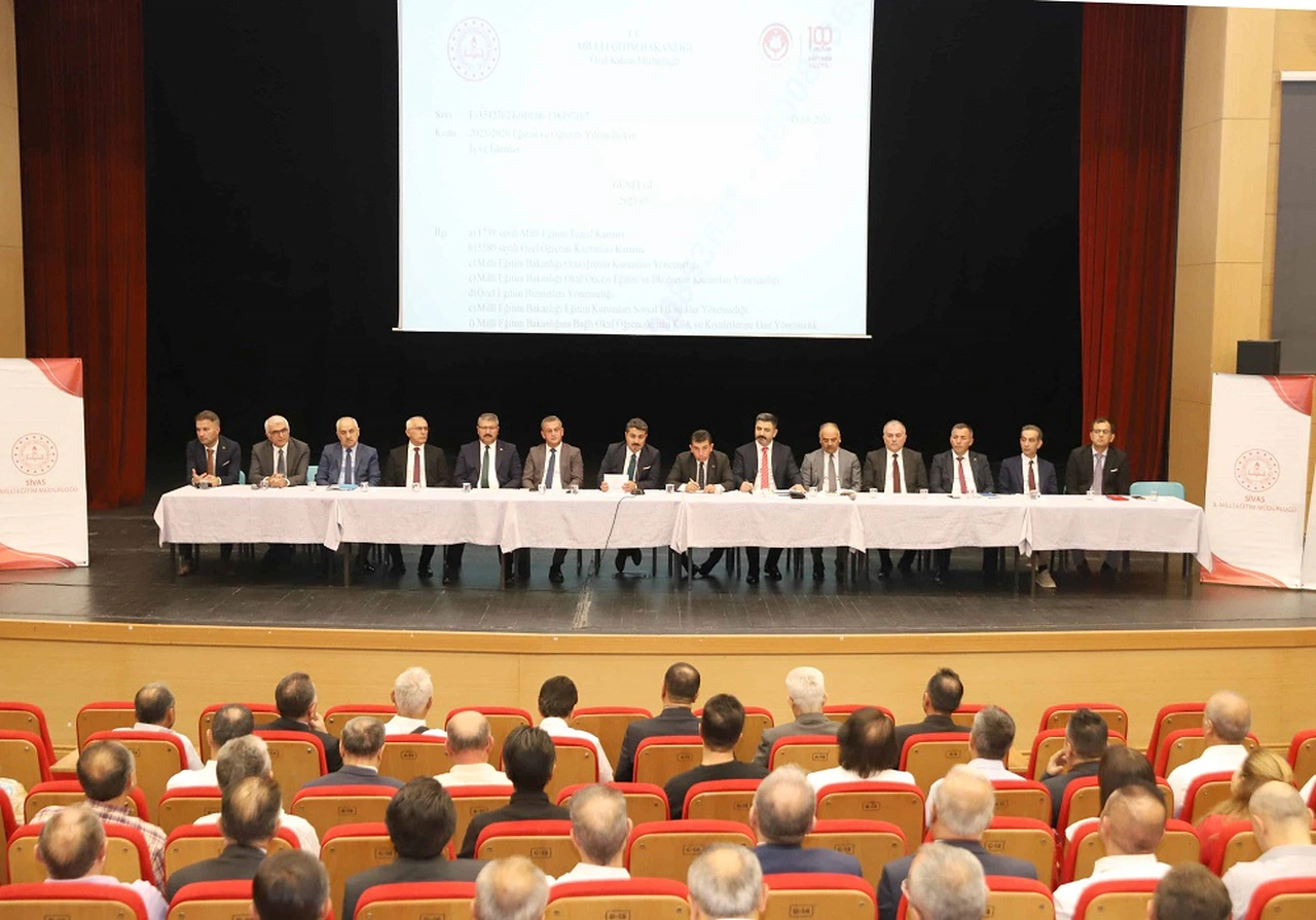 Sivas'ta yeni öğretim öncesi müdürler toplandı