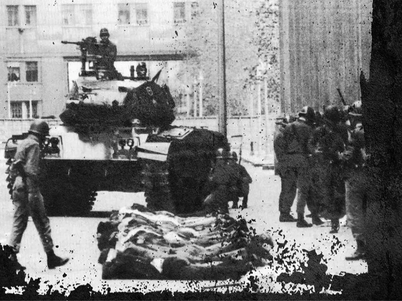 Tanklara selam duran zihniyete geçit yok: 12 Eylül'ü unutmadık