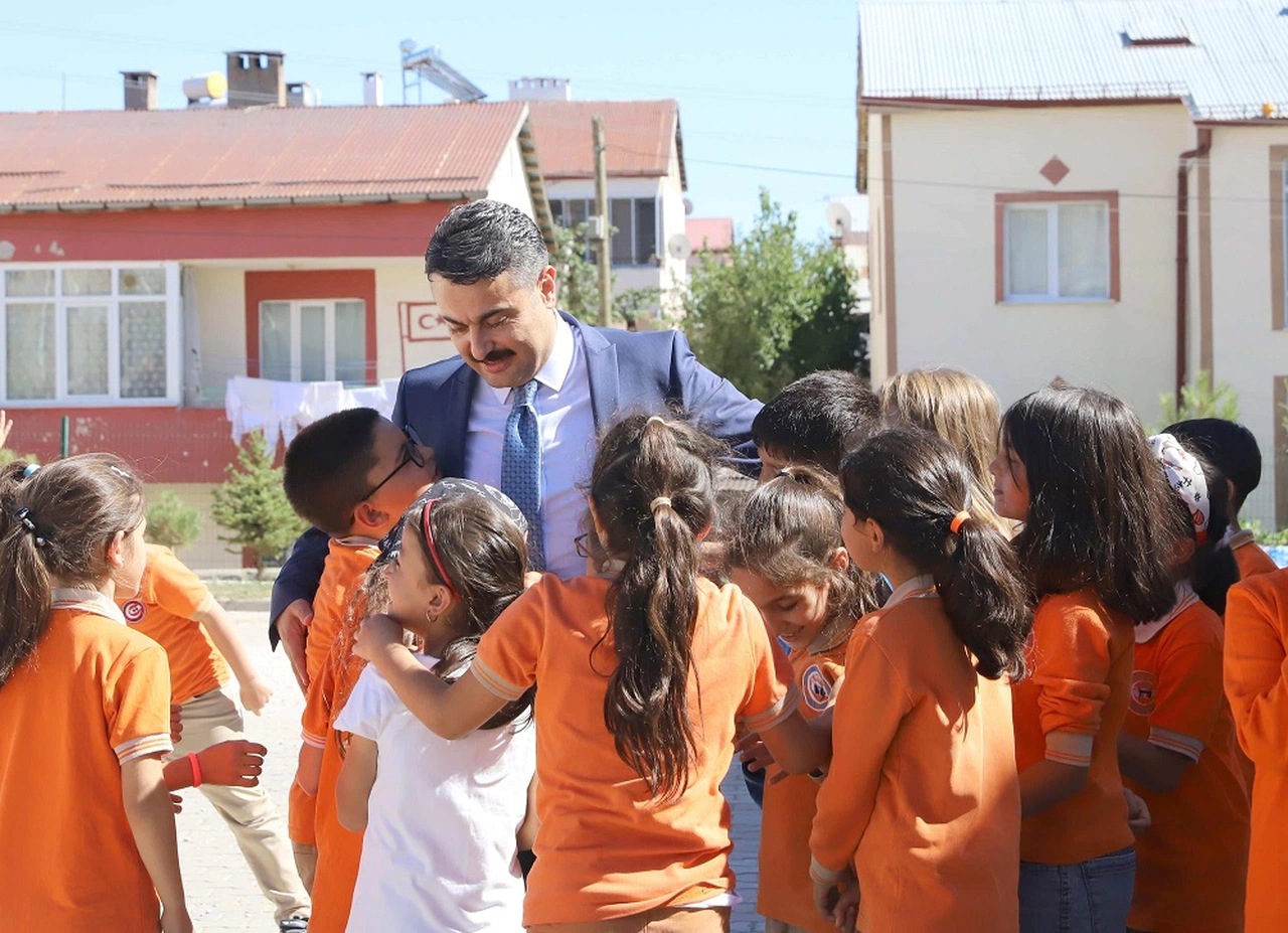 Sivas Milli Eğitim Müdürü'nden okullara ziyaret