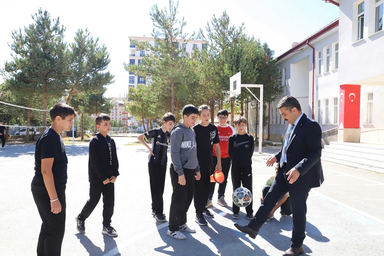 Sivas'ta Müdürden sürpriz ziyaret: Oyun, eğitim ve gelecek