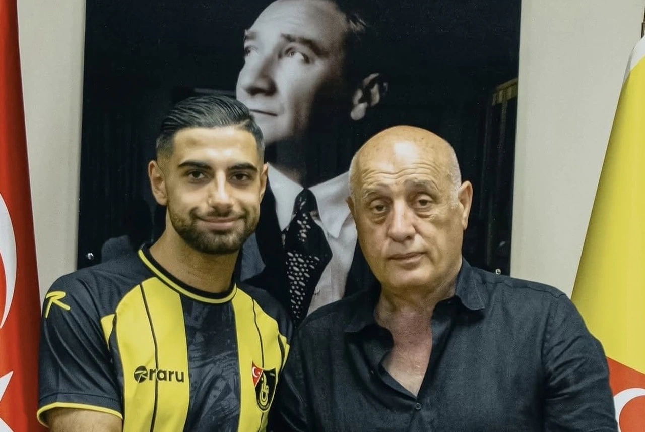 Sivaslı Dağaşan İstanbulspor ile el sıkıştı, forması 58...