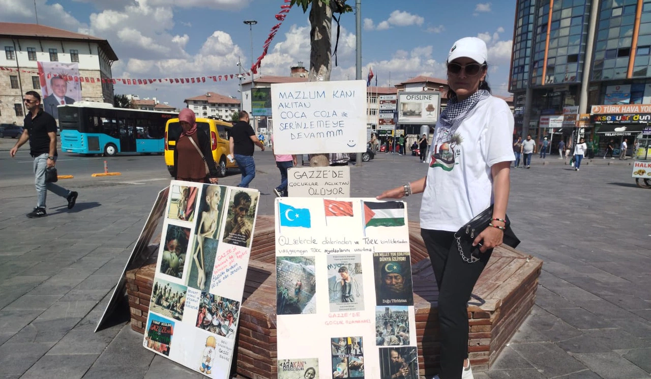 Sivas'ta Tam 9 Yıldır Tek Başına Protesto Ediyor!