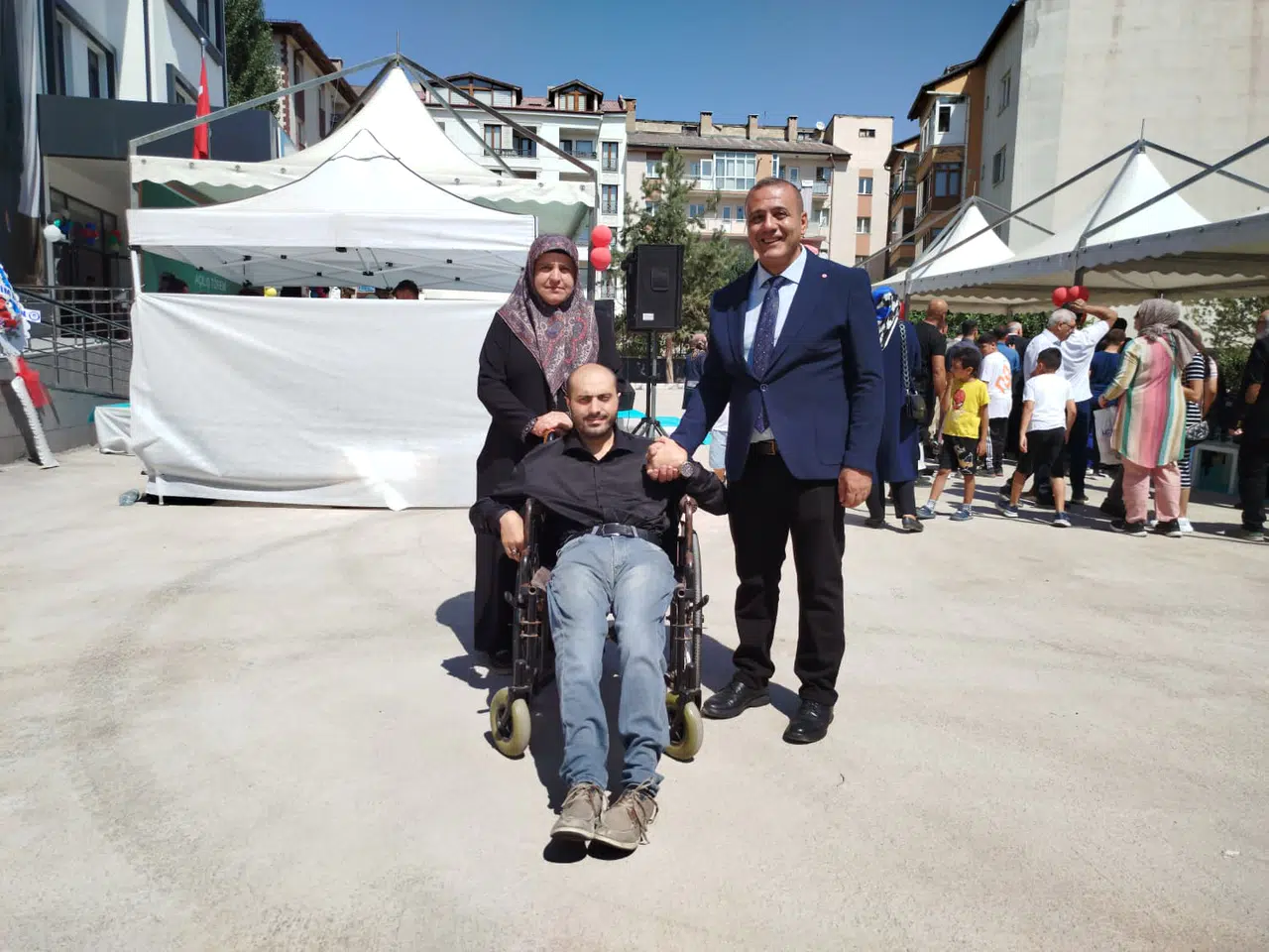 Sivas'ta 5 yıl kucağında taşıdığı öğrencisiyle yeniden buluştu