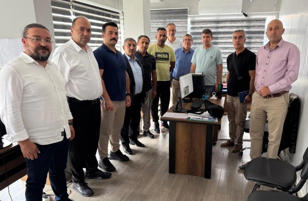 Sivas Tapu ve Kadastro Müdürü Güzel'den şantiye ziyareti