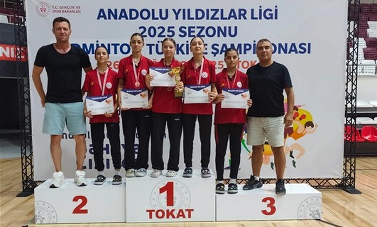 Sivas Analig Badminton Kadın Takımımı Türkiye 4.oldu