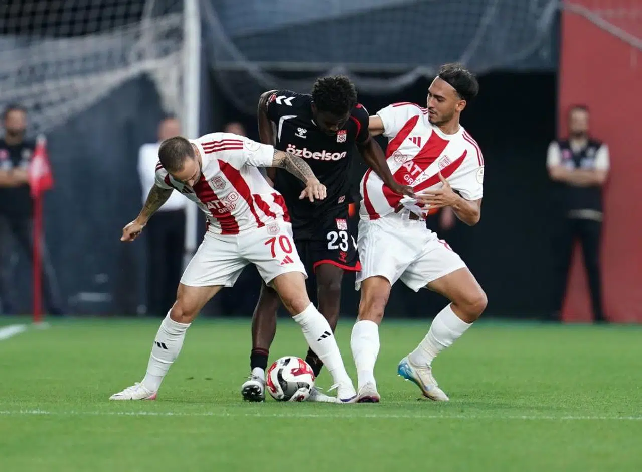 Sivasspor'da yüzler yine gülmedi! 2-1