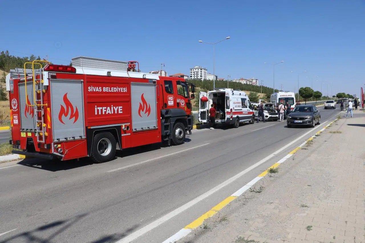 Sivas’ta feci trafik kazasında 6 kişi yaralandı