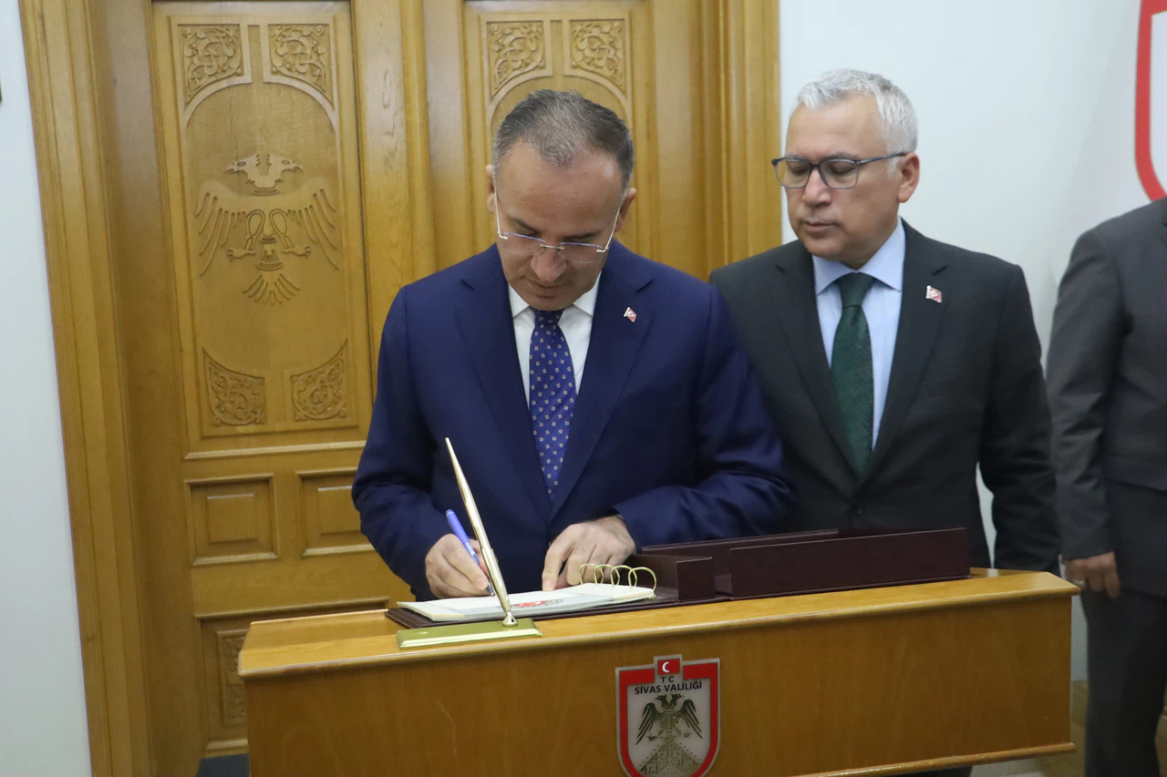 Bekir Bozdağ’dan Sivas Valiliğine Ziyaret