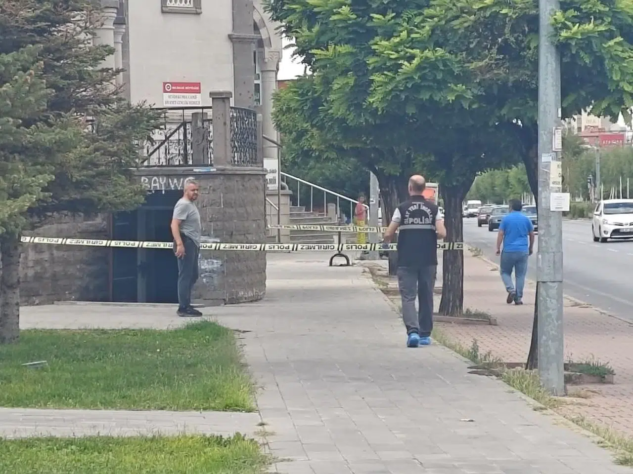 Cami tuvaletinde bıçaklı kavga