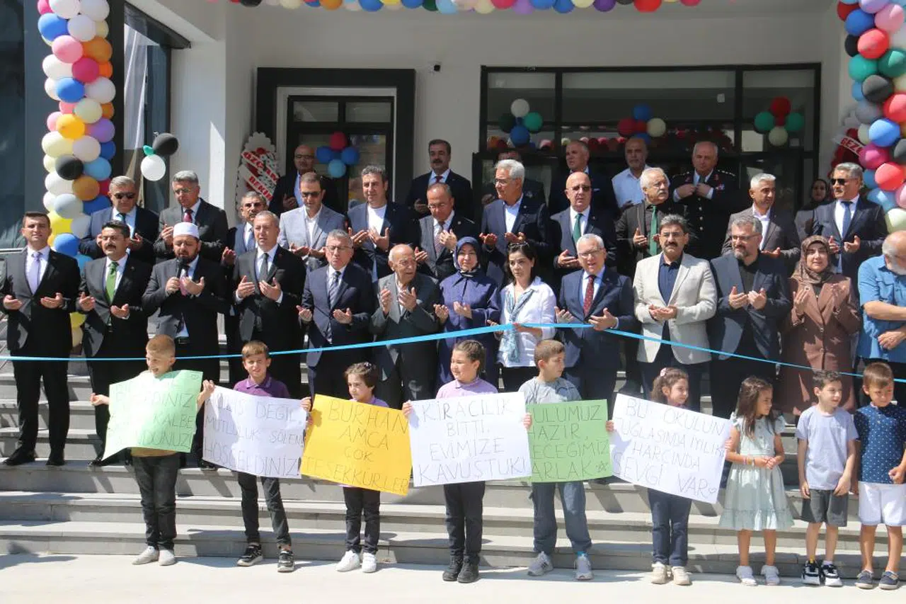 Sivas’ta açılan yeni okulda büyük sevinç