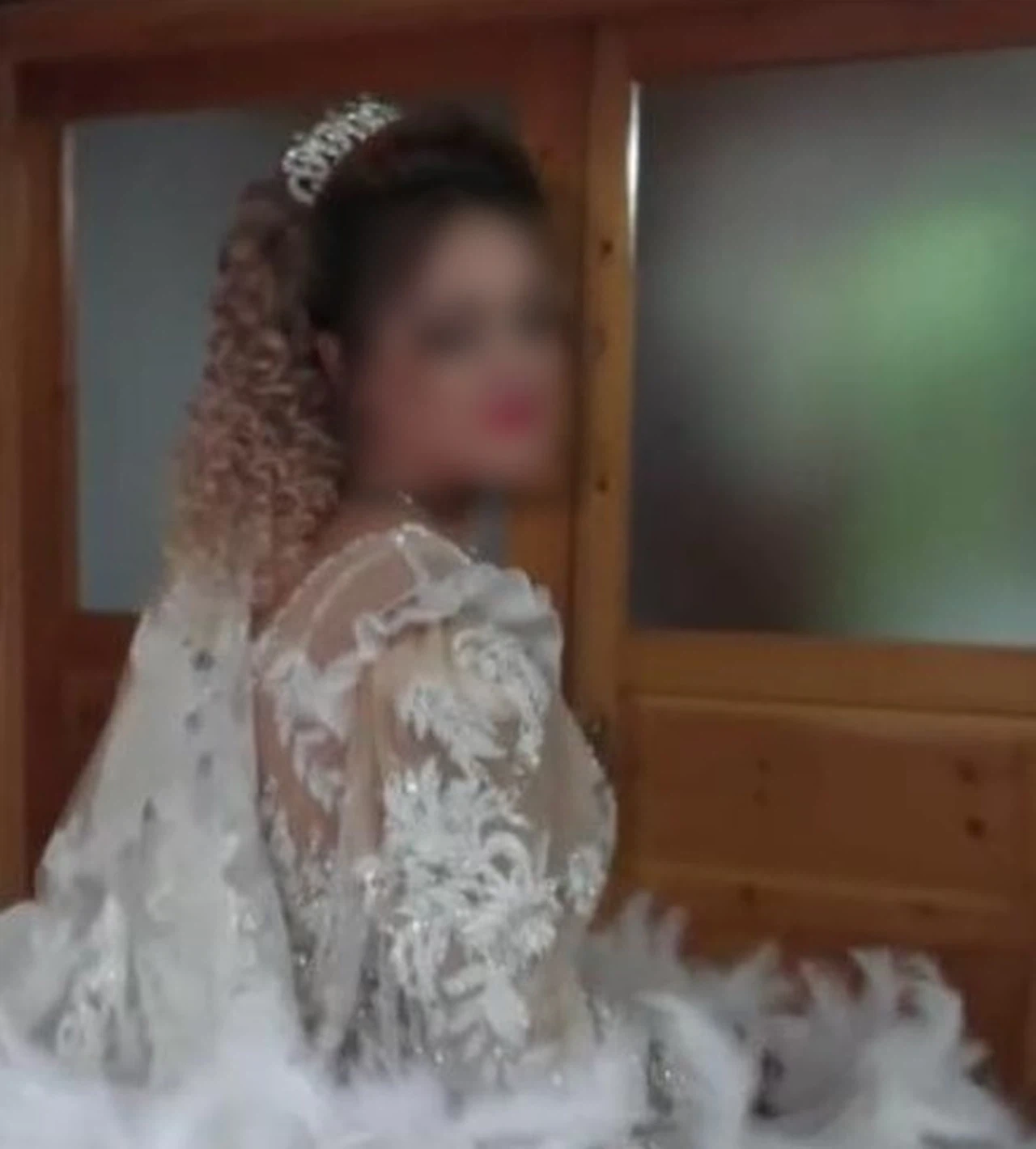 13 Yaşında Para Karşılığı Evlendirildi!