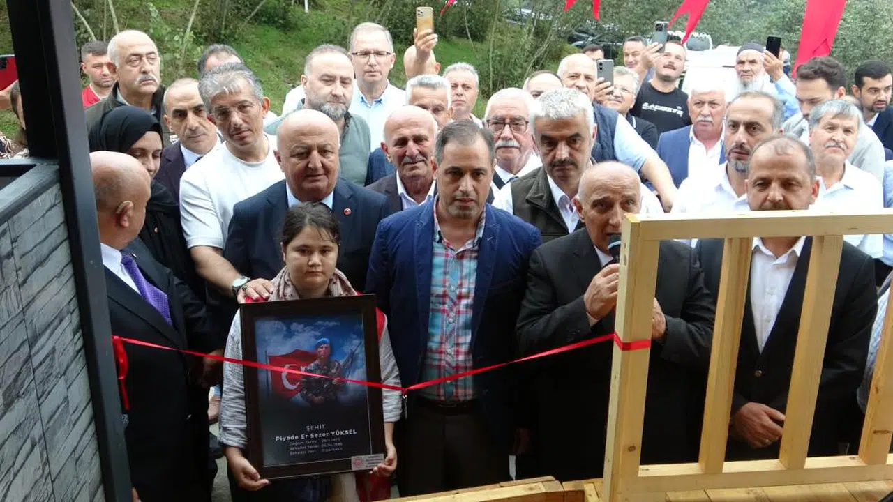 Şehit babasına ev anahtarı teslim edildi! Duygu dolu anlar!