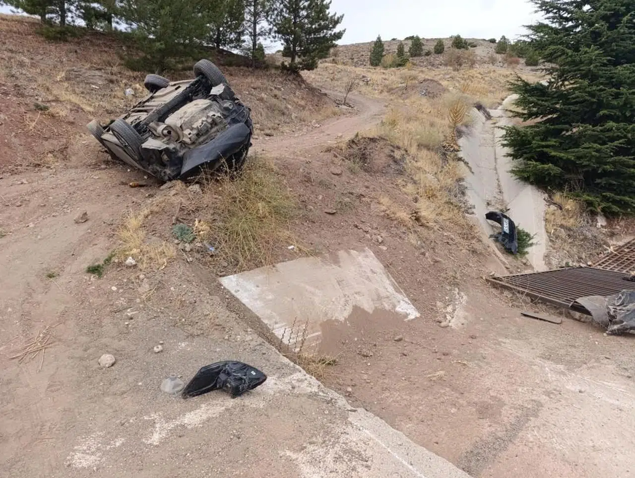 Sivas karayolunda oto drenaja düştü...