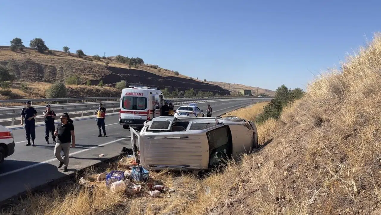 Sivas'ta korkutan kaza: 4 yaralı...