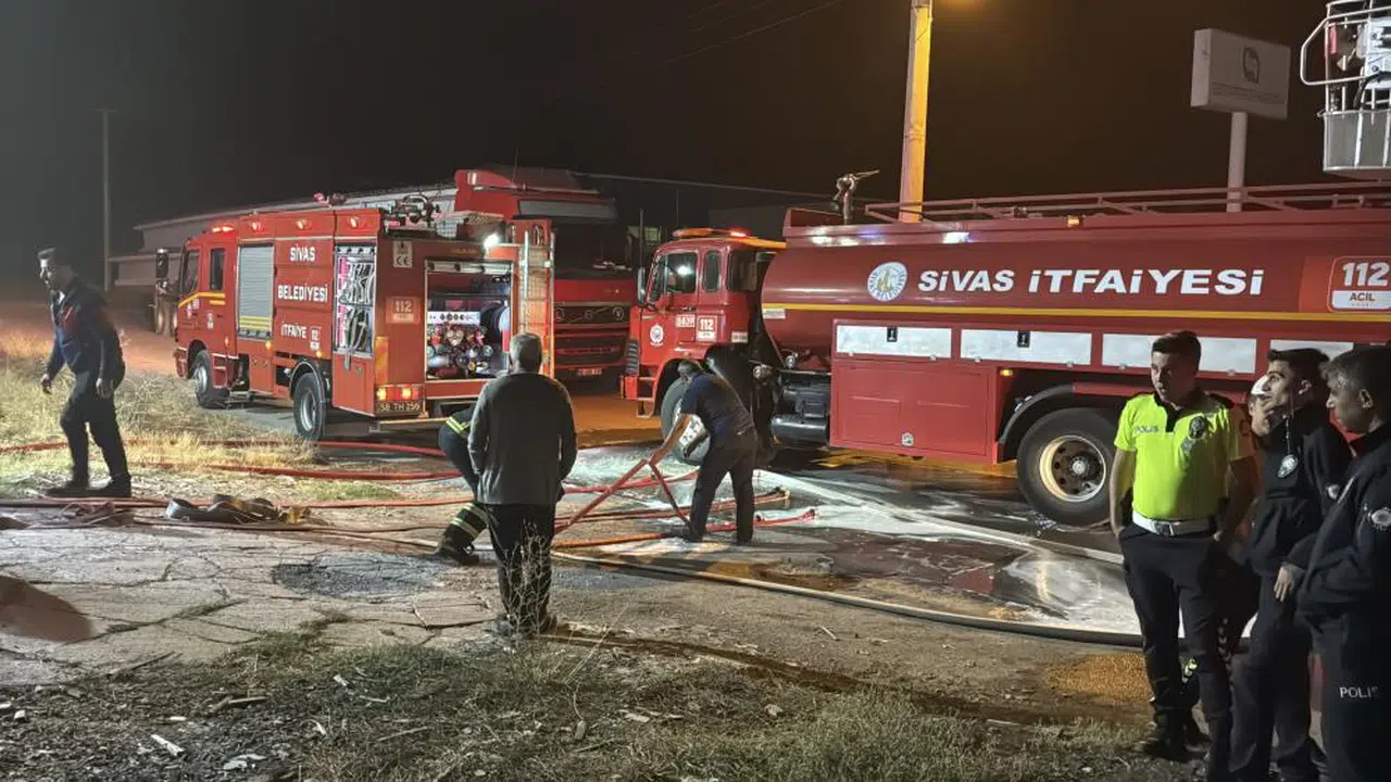 Sivas OSB'de yangın, itfaiye ekipleri zor söndürdü!..