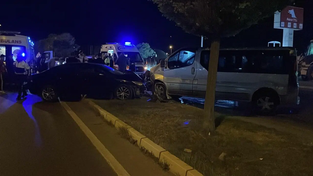 Sivasspor altyapı takımı dönüşte kaza geçirdi