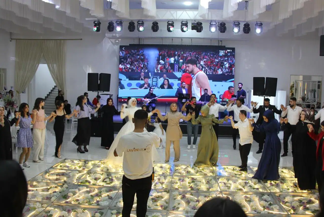 Sivas'ta düğünde milli maç heyecanı