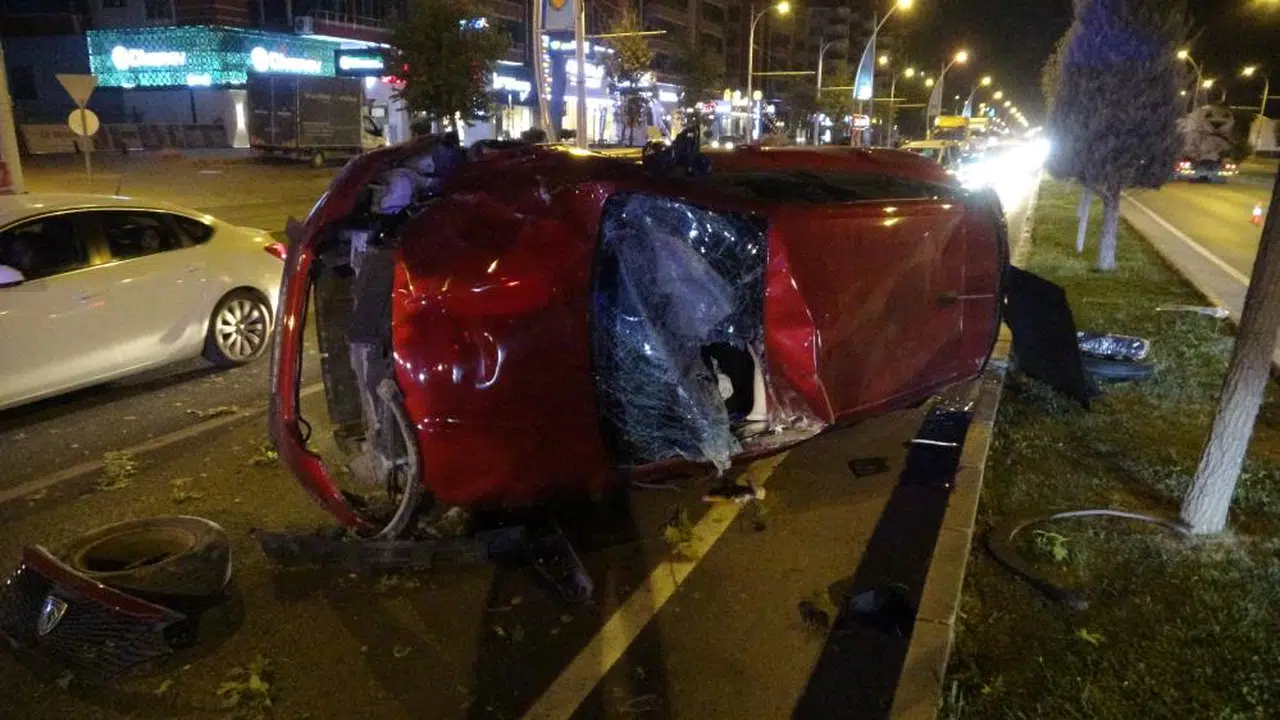 Kazanın şiddeti şerit değiştirdi: 2 yaralı...