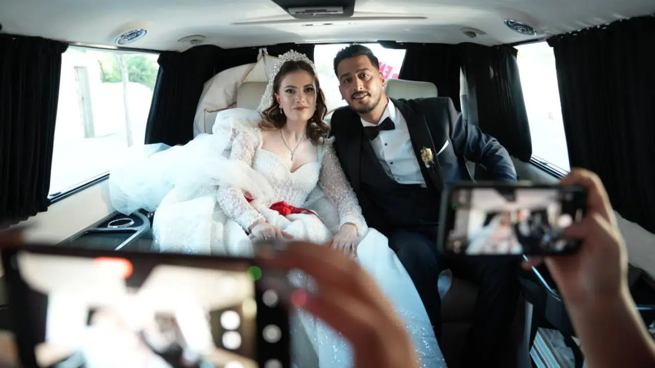 Makam aracı depremzede gençlere tahsis edildi