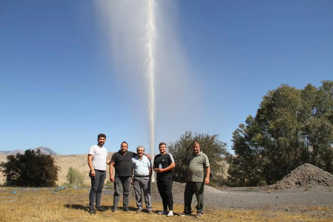 Sivas'ta petrol değil, su değil, gri bir sıvı buldu...