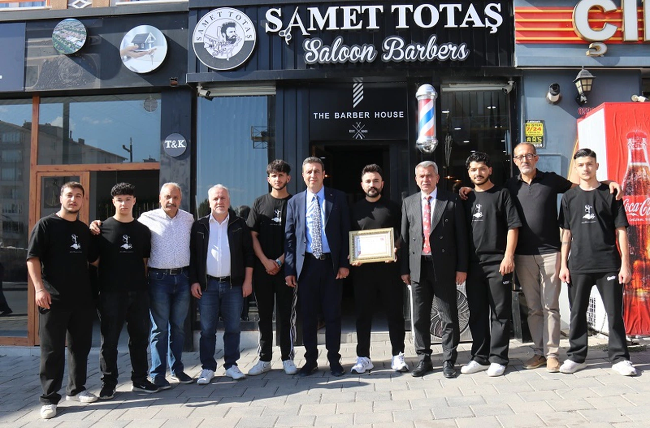 Sivas'ta Örnek Kuaföre Teşekkür Belgesi