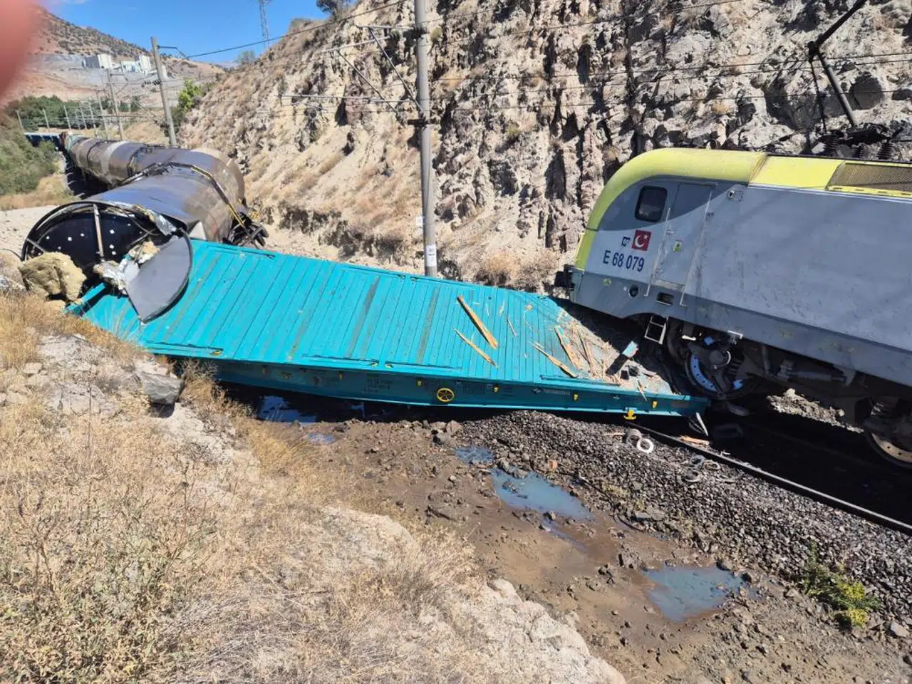 Sivas-Malatya hattında trenler birbirine girdi!...