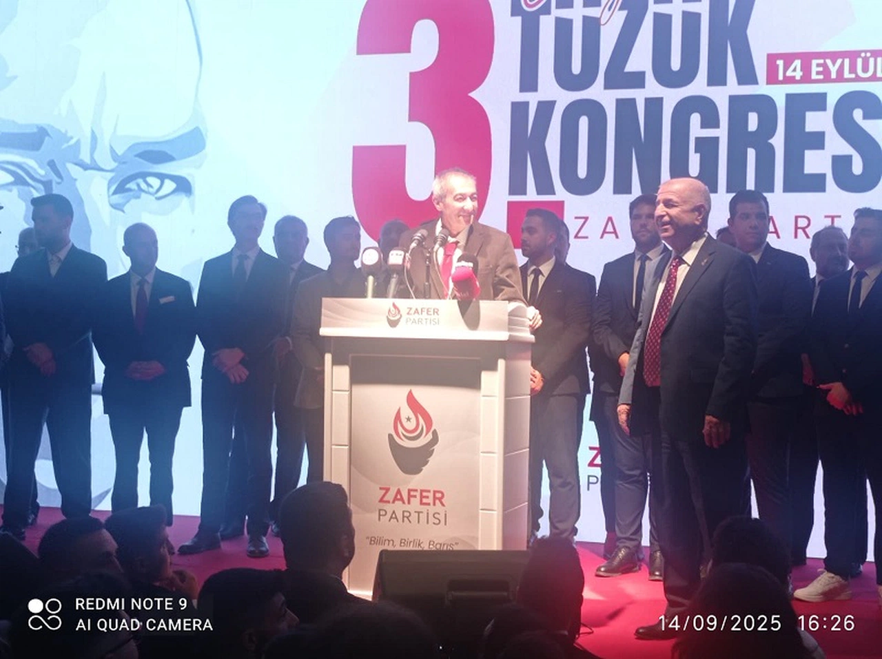 Sivas CÜ'den profesör Zafer Partisi'ne katıldı